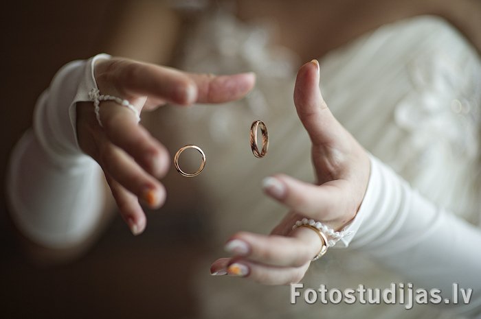 Kāzu fotogrāfs - fotosesijas fotostudijā un izbraukumā #13