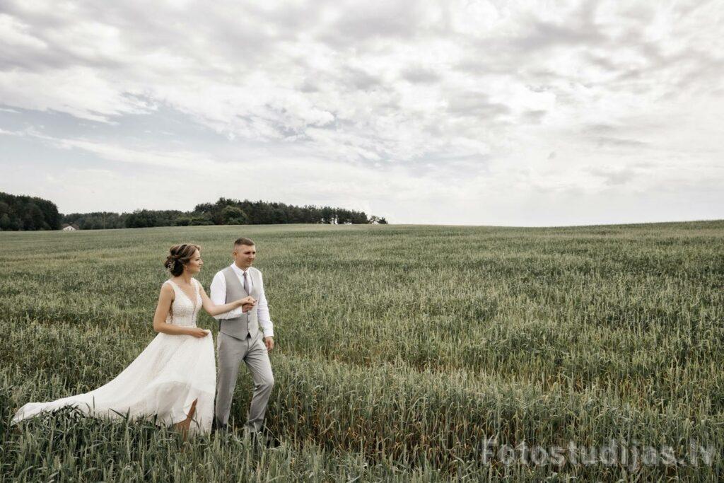 Kāzu fotogrāfs - fotosesijas fotostudijā un izbraukumā #1